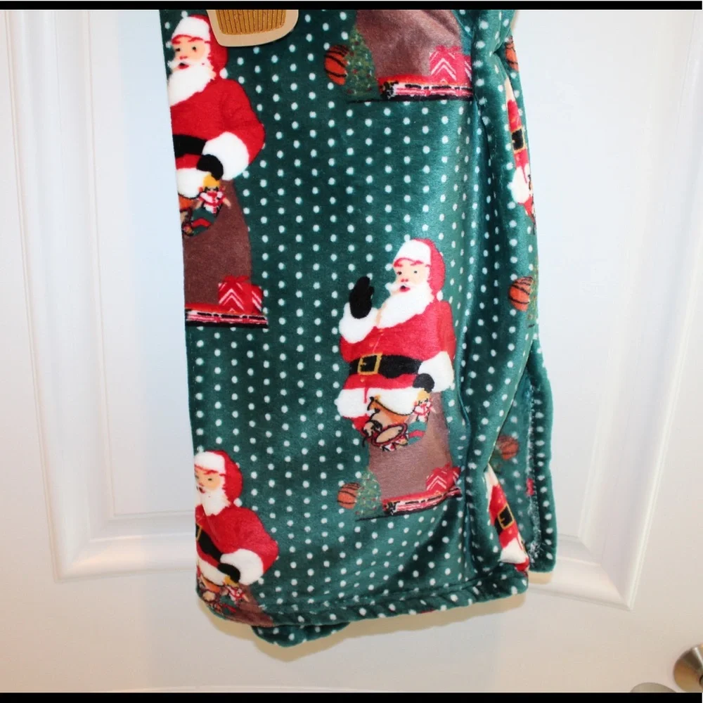 Santa Claus plush throw (60” x 70”) (NWT)